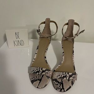 Ann Taylor snakeskin heals size 7 like new